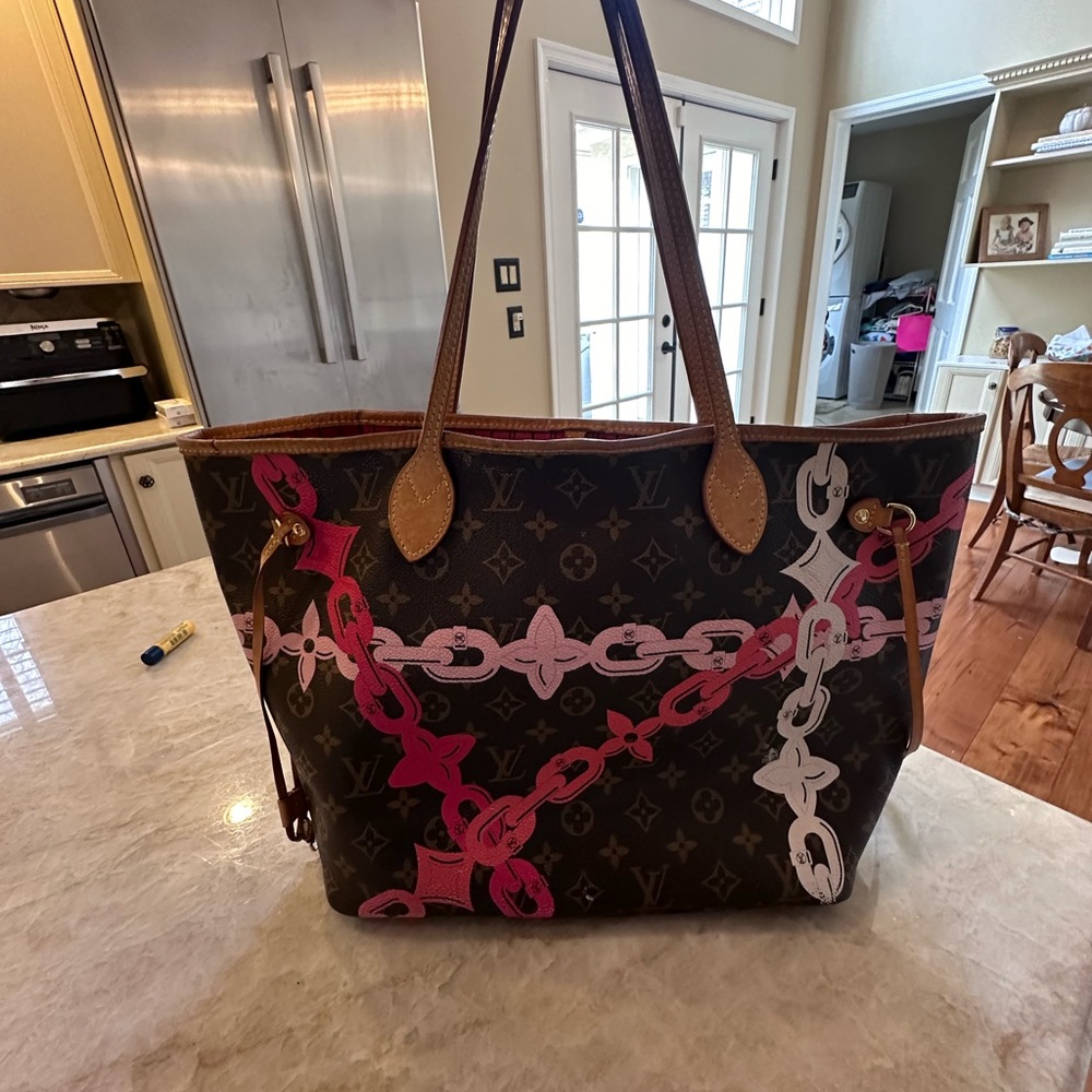 Louis Vuitton Monogram Limited Edition Neverfull MM Bay Chain